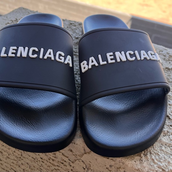 Black Logo Slides - Picture 1 of 6